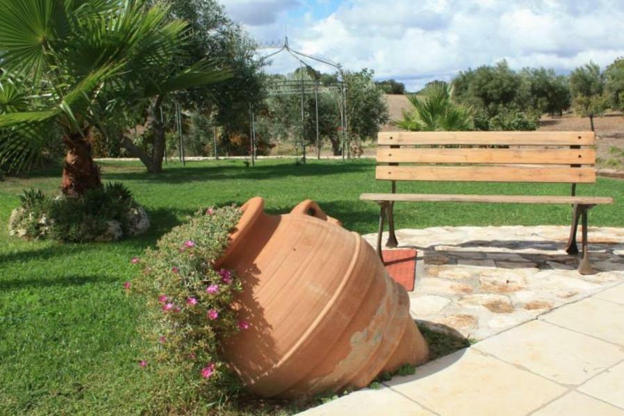 Гостьовий будинок Trulli Fogliarella Остуні Екстер'єр фото